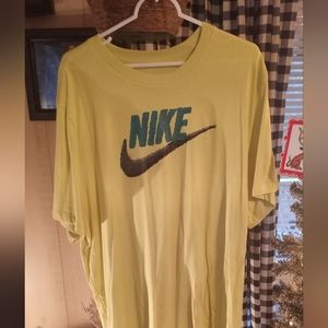 Men's Nike shirt